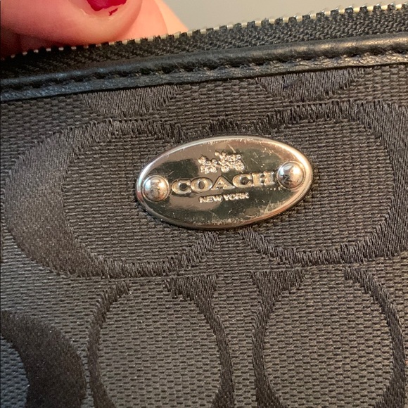 EUC - Coach Signature Jacquard Black Wristlet unbranded strap - Picture 11 of 16